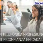 atención telefónica profesional de SecreOnline atendiendo llamadas con auriculares de secretaria online