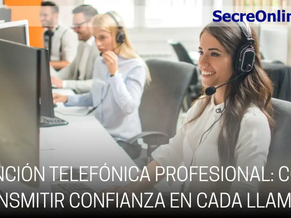 atención telefónica profesional de SecreOnline atendiendo llamadas con auriculares de secretaria online
